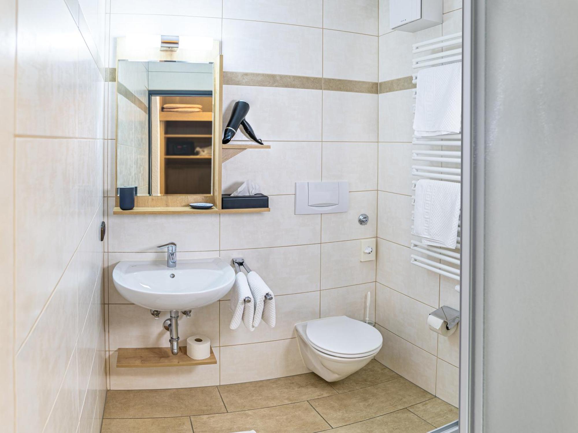Hotel Hanauerlehen - Ruhige & Zentrale Top-Lage - Mit Schwimmbad, Sauna, Parkplaetze & Cafe - Bayerischer Familienbetrieb Schoenau am Koenigsee Quarto foto