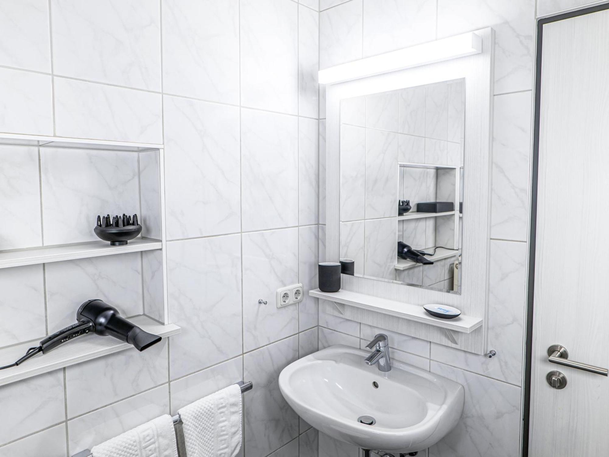 Hotel Hanauerlehen - Ruhige & Zentrale Top-Lage - Mit Schwimmbad, Sauna, Parkplaetze & Cafe - Bayerischer Familienbetrieb Schoenau am Koenigsee Quarto foto